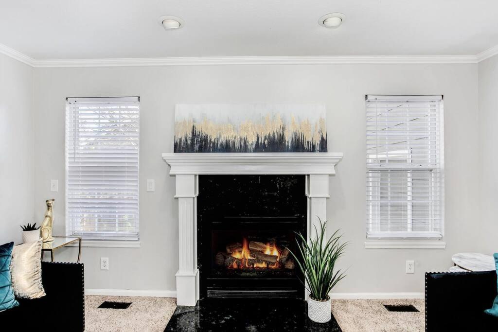 Wow! Spacious Retreat & Amazing Yard 2400+4Bd/3Bth Wichita Luaran gambar